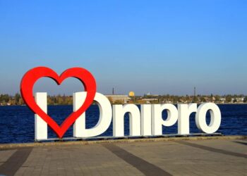 Ворог увечері завдав удару по Дніпру, чотири людини загинули – Зеленський