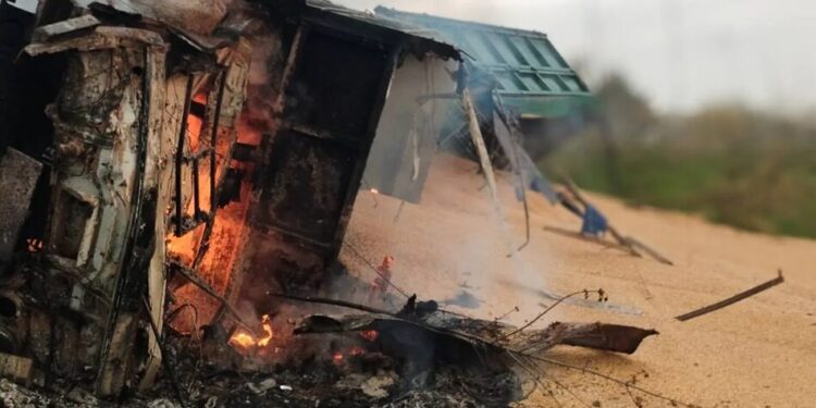 російський дрон атакував зерновоз на Сумщині, водій у важкому стані – ОВА