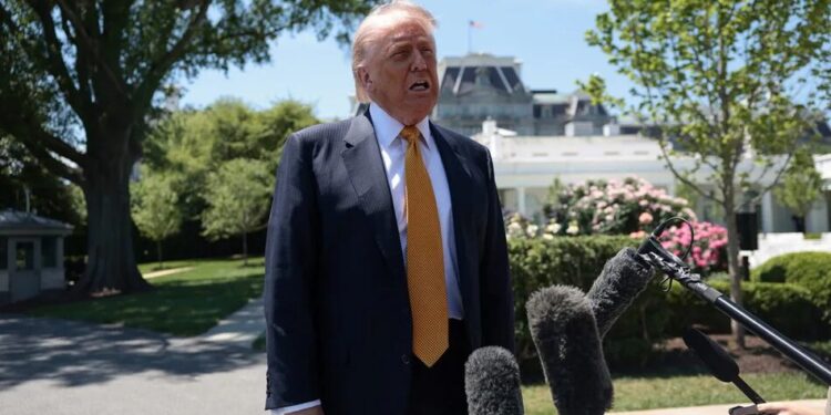 Трамп заявив, що проведе довгу розмову з Сі Цзіньпіном про війну з Іраном