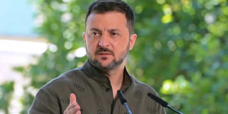 Зеленський заявив, що скасування санкцій проти рф фактично посилює її оборонну промисловість
