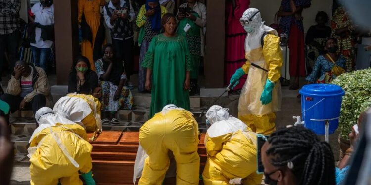 Молодики штурмували лікарню в Конго та вимагали видати тіла померлих від Еболи