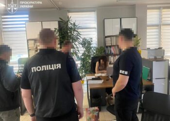 Викрито схему ухилення від сплати майже 40 млн грн податків на "тіньовій" мережі секонд-хенду