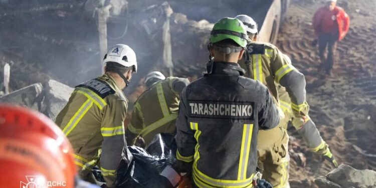 Кількість загиблих у результаті удару рф по Києву зросла до 16 – рятувальники