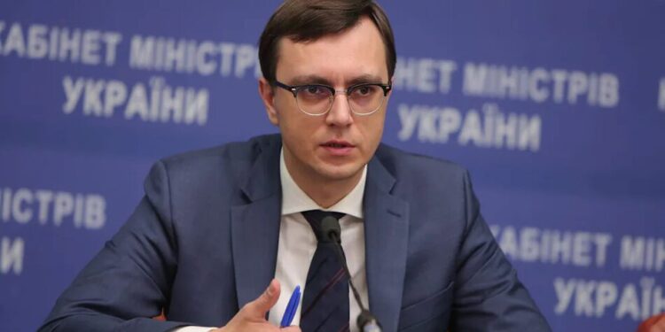 Ексміністру Омеляну оголосили підозру в ухиленні від військової служби