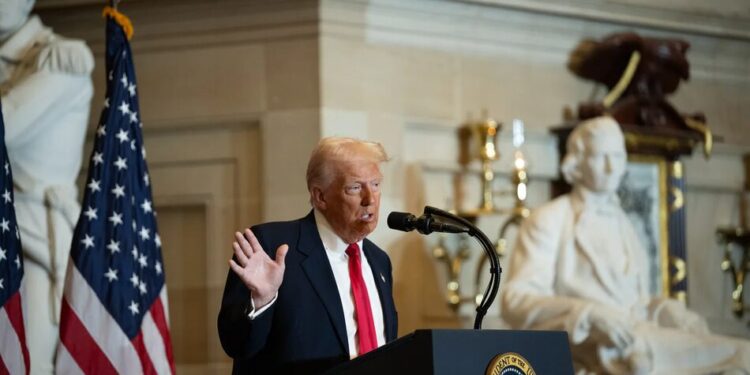 Трамп після ударів між США та Іраном заявив про "любовне поплескування" і підтвердив перемир'я