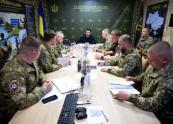 Посилення спроможностей для мідлстрайків: Зеленський зустрівся з воїнами, що входять до складу 20-го армійського корпусу