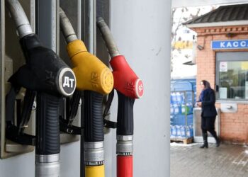 АЗС рф зазнають збитків на кожному літрі популярного бензину – розвідка