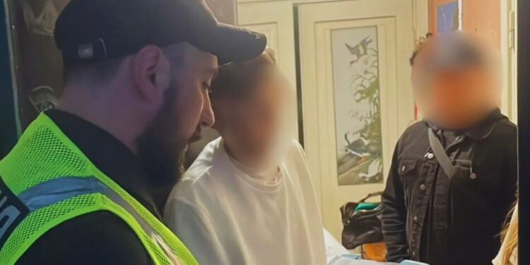 Киянин ошукав доньку загиблого військового на 700 тисяч гривень