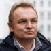 Перехожий облив мера Львова Садового невідомою рідиною посеред площі Ринок – поліція