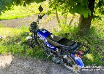На Рівненщині в ДТП травмувалися водій мотоцикла та троє пасажирів, серед них – двоє дітей