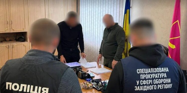 Посадовці ТЦК фіктивно "мобілізували" 276 людей у схемі з "паперовою армією" – Генпрокурор