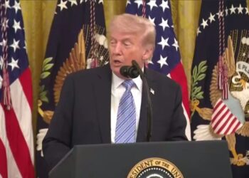 Трамп відмовився підтвердити, чи діє припинення вогню з Іраном на тлі інцидентів в Ормузькій протоці