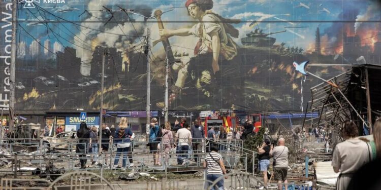 У мережі показали руйнування після удару по Києву – Український дім і Музей Чорнобиля серед пошкоджених об’єктів