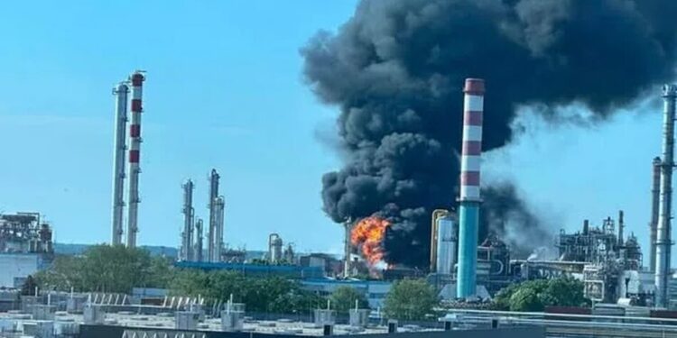 Вибух на нафтохімічному заводі MOL в Угорщині викликав пожежу, перевищення шкідливих речовин не фіксують