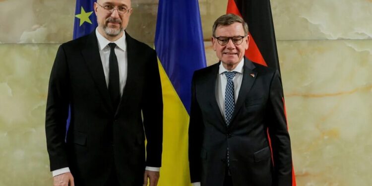Інфраструктура «Північного потоку» має працювати на Україну – Шмигаль у Берліні заявив про плани щодо турбіни Siemens