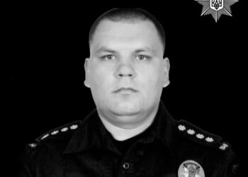 У Нацполіції повідомили, що на Хмельниччині під час збройного нападу загинув капітан Сергій Чорний