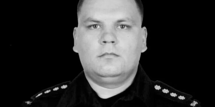 У Нацполіції повідомили, що на Хмельниччині під час збройного нападу загинув капітан Сергій Чорний