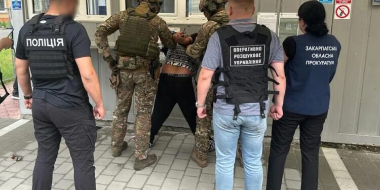 Планував отримати 25 тисяч доларів – на Закарпатті засудили на 10 років чоловіка за спробу продати немовля за кордон