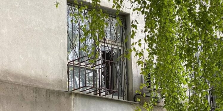 У Дніпрі через ворожу атаку пошкоджена будівля податкової