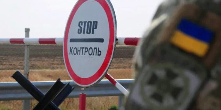 В Україні скасували обмеження на виїзд за кордон для низки жінок-посадовиць. Міністерок та нардепок це не стосується