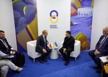 "Ми готові до наступного раунду тристоронніх зустрічей": Зеленський обговорив з Туском мирний процес