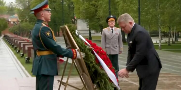 Фіцо прибув до москви на зустріч із путіним і назвав себе "чорною вівцею ЄС"