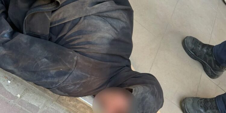 У Миколаєві чоловік вбив собаку та намагався втекти, його затримали патрульні