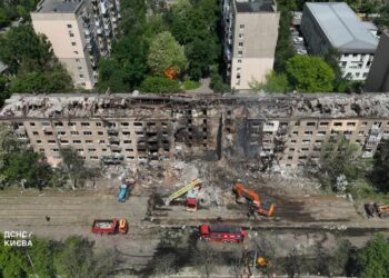 ДСНС показала, як зараз виглядає місце удару рф у Києві