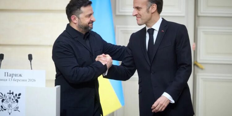Зеленський поговорив з Макроном: Франція допоможе з антибалістикою і підтримує на шляху до ЄС