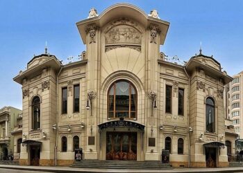 У провідному театрі Тбілісі почалися звільнення. Актори не виключають репресії та політичний підтекст