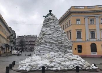 рф атакувала Одесу, є пошкодження інфраструктури та постраждалі