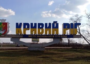 рф атакувала багатоповерхівку у Кривому Розі, спалахнула пожежа – ОВА