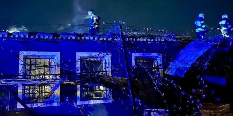 У Дніпрі через атаку рф поранено чоловіка, пошкоджено житло та критичну інфраструктуру