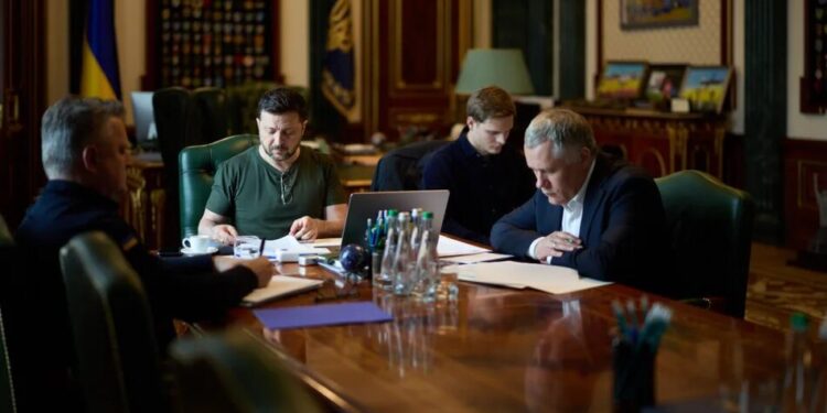 Зеленський і фон дер Ляєн обговорили зміцнення українського антибалістичного захисту та відкриття переговорних кластерів
