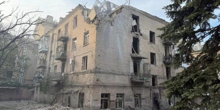 росіяни скинули авіабомбу на багатоповерхівку у Дружківці, є загибла і п'ятеро поранених