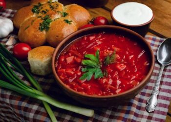 Історія борщу та найсмачніші його рецепти з різних куточків України