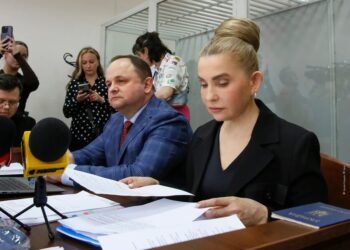 Суд продовжив Тимошенко процесуальні обов’язки, але повернув закордонний паспорт