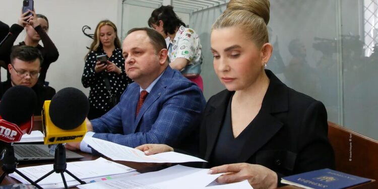 Суд продовжив Тимошенко процесуальні обов’язки, але повернув закордонний паспорт
