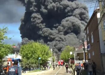 Губернатор краснодарщини назвав пожежу в Туапсе психологічною атакою з підвішеними до дронів баками мазуту