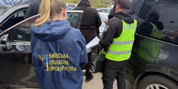 На Київщині викрили низку схем ухилення від мобілізації з фіктивною "бронею" та хабарями у ТЦК