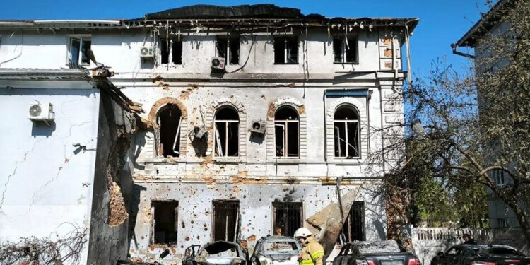 Дрон рф атакував центр Чернігова – троє людей отримали поранення