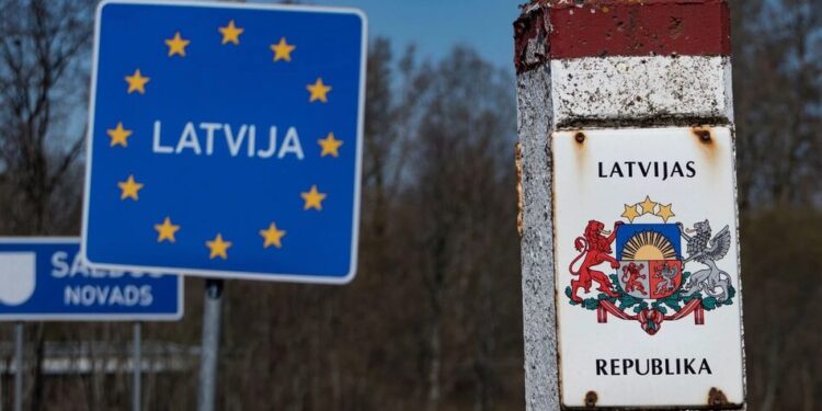 Латвія почала встановлювати "зуби дракона" на кордоні з рф для стримування можливого вторгнення