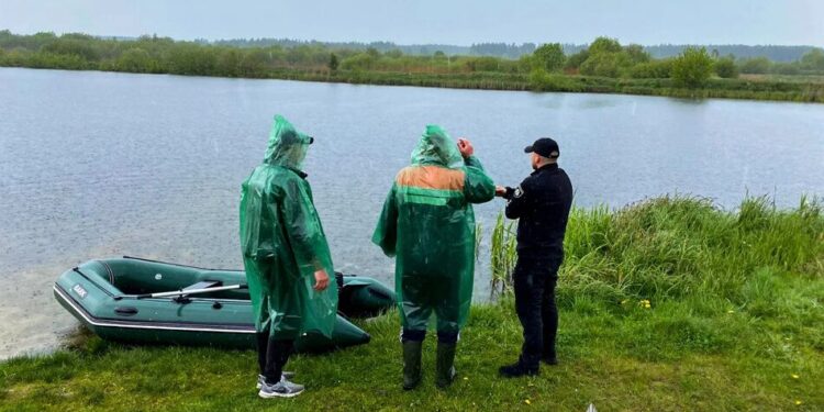 На Рівненщині тиждень шукають 15-річного хлопця, залучили водолазів та дрони