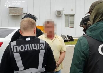 "Брали" до 20 тис. доларів за вигадану інвалідність і виїзд за кордон – на Київщині викрили лікарів братів-близнюків