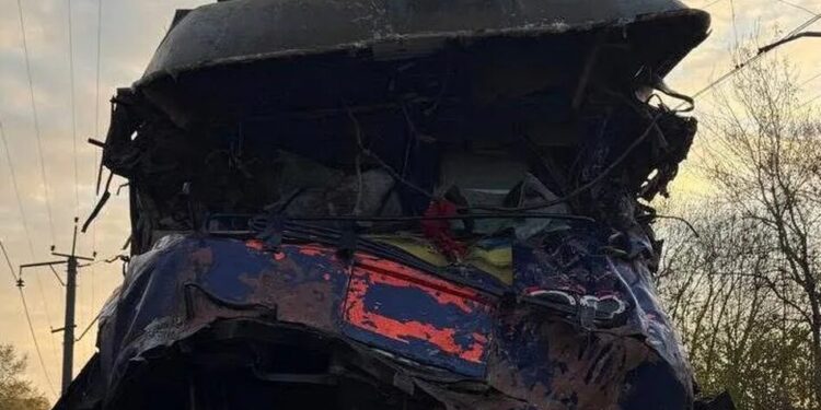 На Львівщині автокран врізався у потяг, загинув машиніст-ветеран
