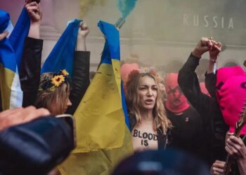 Активістки Pussy Riot та Femen заблокували вхід до російського павільйону на Венеційська бієнале