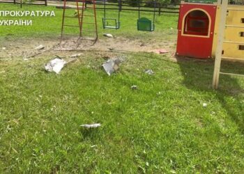 росія атакувала дроном дитячий майданчик на Сумщині – поранено двох жінок