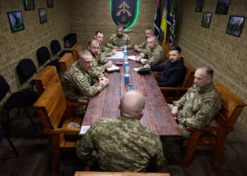 Перемогли один нацизм, переможемо й інший – Зеленський відвідав Олександрівський напрямок та зустрівся із військовими