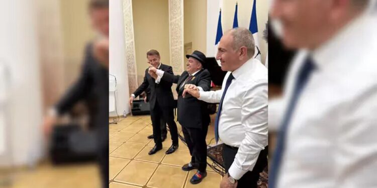Макрон заспівав La Boheme під акомпанемент Пашиняна на барабанах у Єревані