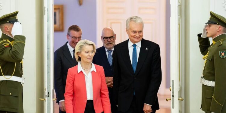 Президент Литви заявив, що небо над країнами Балтії вже не є достатньо безпечним